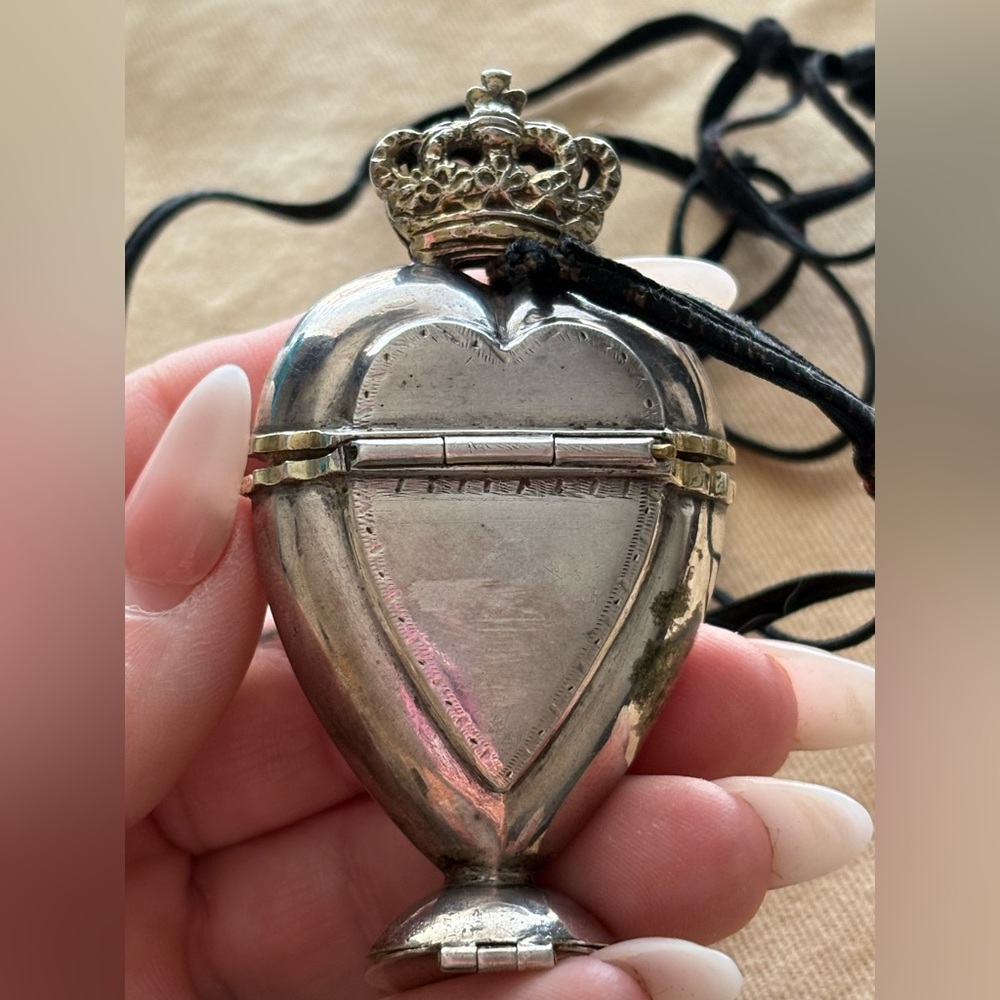 Researching this it says Scandinavian love locket